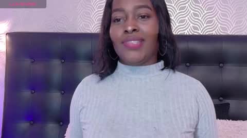 naiaramasson_ online show from November 3, 12:31 pm