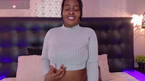 naiaramasson_ online show from September 24, 12:37 pm