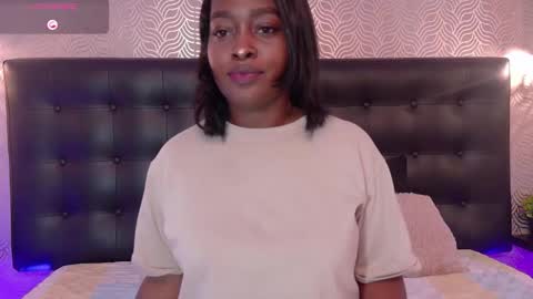 naiaramasson_ online show from September 29, 12:21 pm