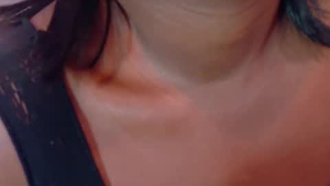 naiaramasson_ online show from February 3, 12:32 pm