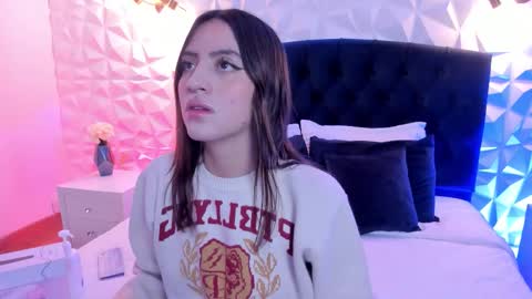 nairea_beaumont online show from October 9, 4:38 am