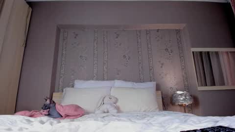 nakedjewel online show from October 18, 9:05 pm