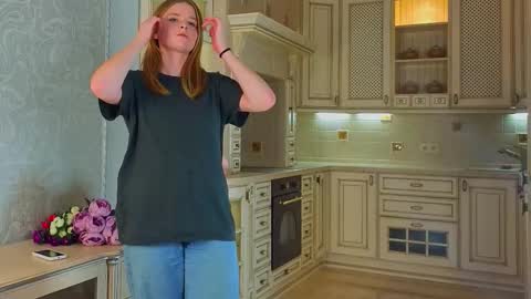 Call me Lee online show from November 4, 1:27 pm