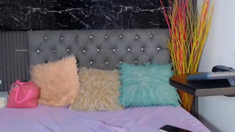 Snapshot of nalaroy chatting on February 25, 5:41 am NALAROY online show from February 25, 5:41 am