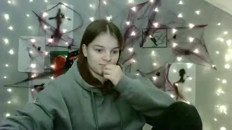 Nana online show from October 3, 8:19 am