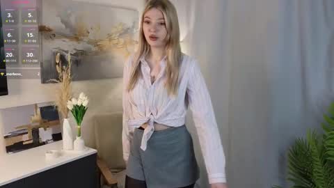 Hello im Lola online show from December 1, 3:21 am