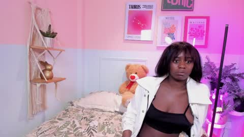 Naomi online show from April 12, 5:27 pm