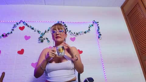 Snapshot of naomi_diamond_ chatting on October 8, 11:47 am Naomi online show from October 8, 11:47 am
