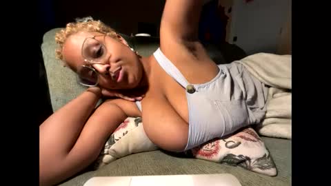 Naomigiirl6 online show from January 24, 11:12 pm