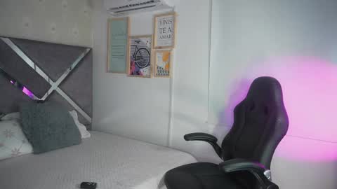 Naomi-Gray  online show from April 28, 6:34 pm