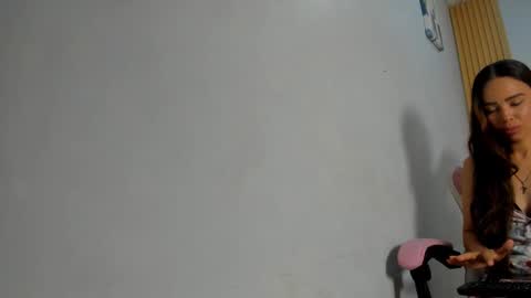 Snapshot of naomis_35 chatting on October 16, 9:06 pm naomis_35 online show from October 16, 9:06 pm