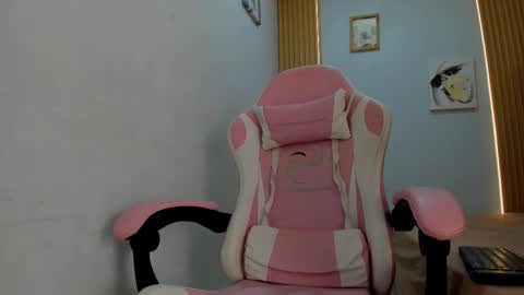 Snapshot of naomis_35 chatting on September 29, 7:52 pm naomis_35 online show from September 29, 7:52 pm