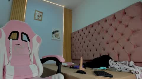 Snapshot of naomis_35 chatting on September 25, 9:45 pm naomis_35 online show from September 25, 9:45 pm