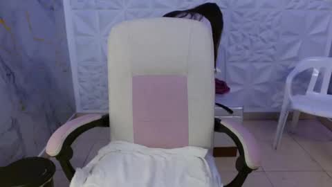 Naomis online show from June 9, 1:54 pm