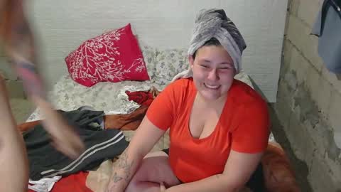 Snapshot of naomisimon chatting on November 1, 1:54 am bellas2012 online show from November 1, 1:54 am