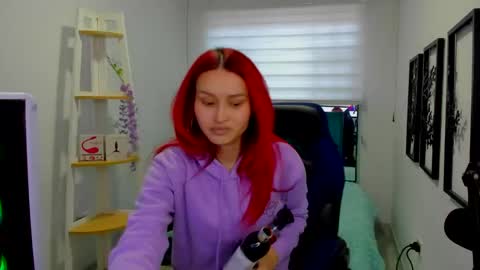 naomy online show from November 17, 8:20 pm