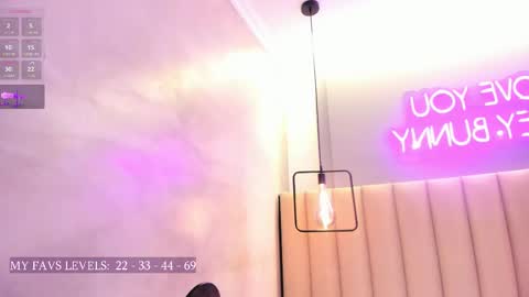 Snapshot of naomymonroe_ chatting on October 8, 9:41 pm Naomy online show from October 8, 9:41 pm