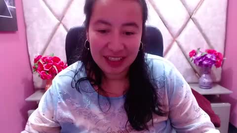 Snapshot of naomyprinces_ chatting on December 21, 12:59 pm Bulma Heidi online show from December 21, 12:59 pm