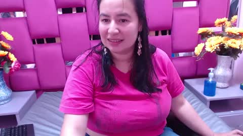 Snapshot of naomyprinces_ chatting on December 31, 1:08 pm Bulma Heidi online show from December 31, 1:08 pm