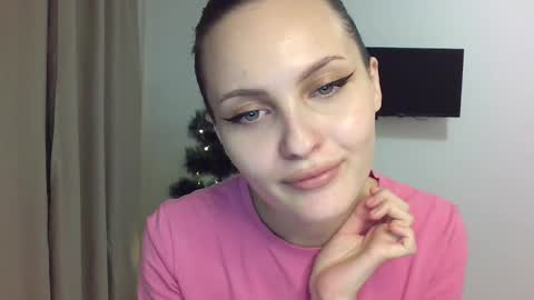 Snapshot of naslili chatting on December 19, 10:32 pm Tina online show from December 19, 10:32 pm