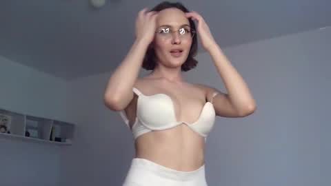 Snapshot of naslili chatting on February 1, 12:58 pm Tina online show from February 1, 12:58 pm