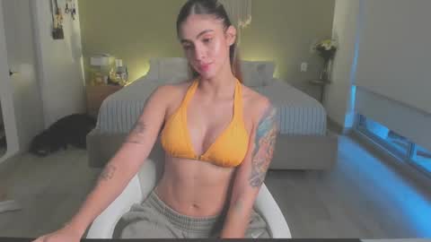 anatalybee online show from November 4, 10:37 pm