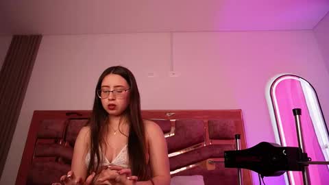 Natasha Vesper  online show from December 4, 8:20 pm