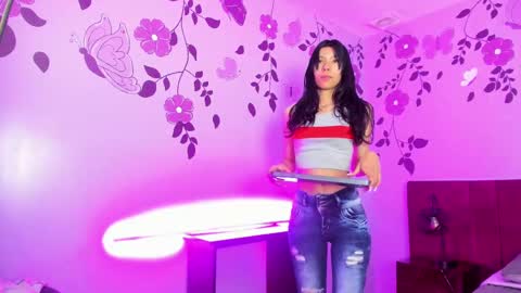 Snapshot of nathalya_summer chatting on March 6, 8:37 pm nathalya_summer online show from March 6, 8:37 pm