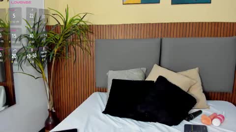 NATTASHA BROWN  online show from November 30, 12:20 pm