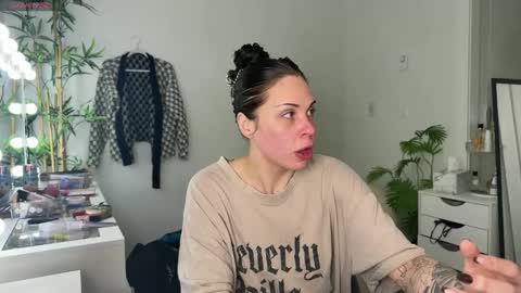 NATTY FIERROS online show from April 8, 8:22 pm