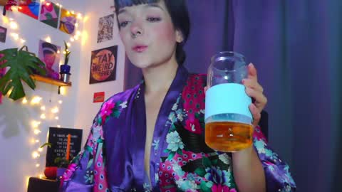 Snapshot of naughty_em_17 chatting on January 21, 7:15 am Em please help me reach 100 thumbs up 3 online show from January 21, 7:15 am