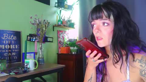 Snapshot of naughty_em_17 chatting on September 28, 4:34 pm Em please help me reach 100 thumbs up 3 online show from September 28, 4:34 pm