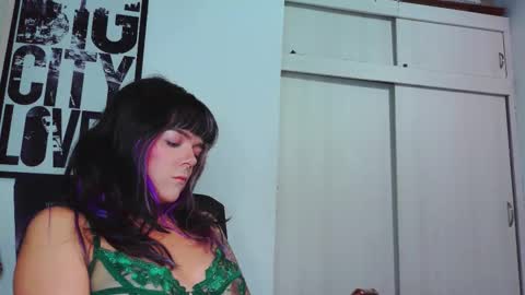 Snapshot of naughty_em_17 chatting on October 5, 10:48 pm Em please help me reach 100 thumbs up 3 online show from October 5, 10:48 pm