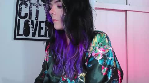 Snapshot of naughty_em_17 chatting on October 8, 4:06 am Em please help me reach 100 thumbs up 3 online show from October 8, 4:06 am