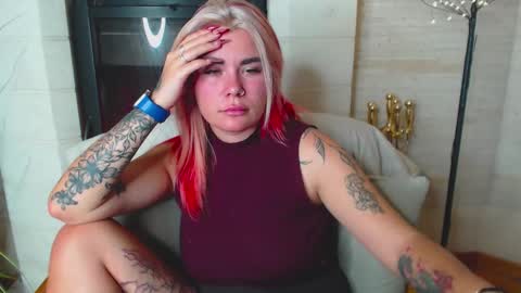 Snapshot of naughty_kittyy1 chatting on October 13, 9:39 pm Maria online show from October 13, 9:39 pm
