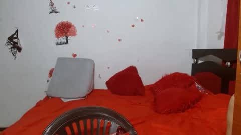 Snapshot of naughtygoddesss chatting on October 21, 3:43 am naughtygoddesss online show from October 21, 3:43 am