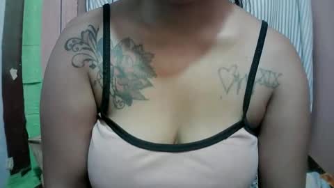 naughtymom_33 online show from April 4, 6:56 am