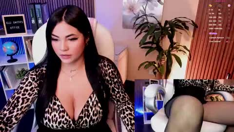 Snapshot of naugthyelli chatting on March 5, 10:12 pm online show from March 5, 10:12 pm
