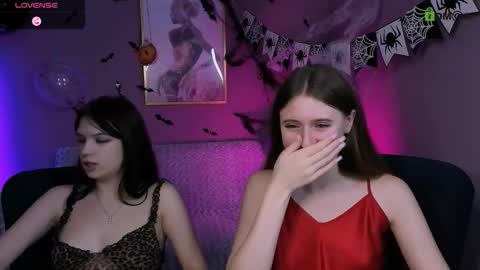 Snapshot of nekky_mouse chatting on October 23, 12:27 am Meow online show from October 23, 12:27 am