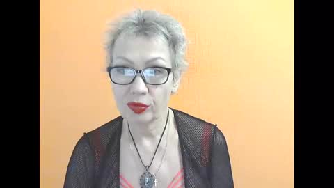 NessyJenixs online show from December 4, 9:00 am