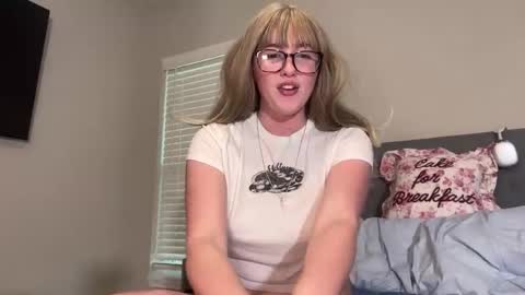 Lauren online show from March 18, 7:19 pm