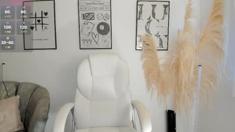 Nia online show from October 14, 1:03 pm