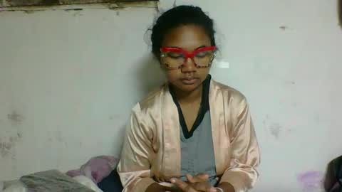 nickiqqyuu online show from July 16, 12:26 am