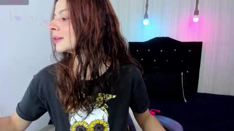 Snapshot of nicky_pop chatting on September 19, 7:24 pm nicky_pop online show from September 19, 7:24 pm