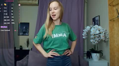 Nicoletta online show from April 4, 7:45 pm