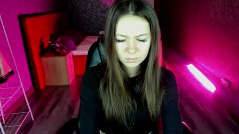 Snapshot of nicole_charm chatting on December 20, 12:41 am GMT7TueWedThSu 0300am-0900am. Sa 1000am-0400pm online show from December 20, 12:41 am