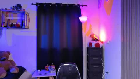 nicole_diaz7 online show from November 21, 7:38 pm