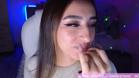 Nicole online show from November 18, 12:44 am