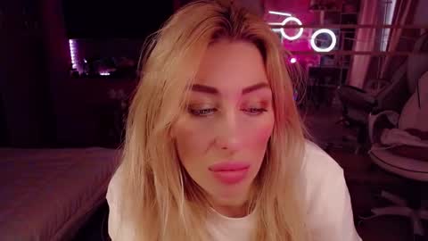 Nicole online show from October 28, 10:10 am