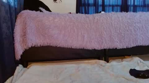  Anna Nicole  online show from December 18, 5:00 pm